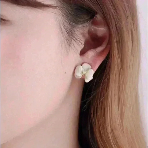 Gradient Phalaenopsis With Pearls Earrings - Picture 9 of 9
